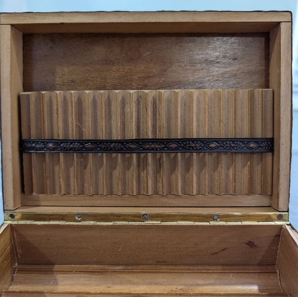 Vintage leather cigar/cigarette box - Picture 4 of 11